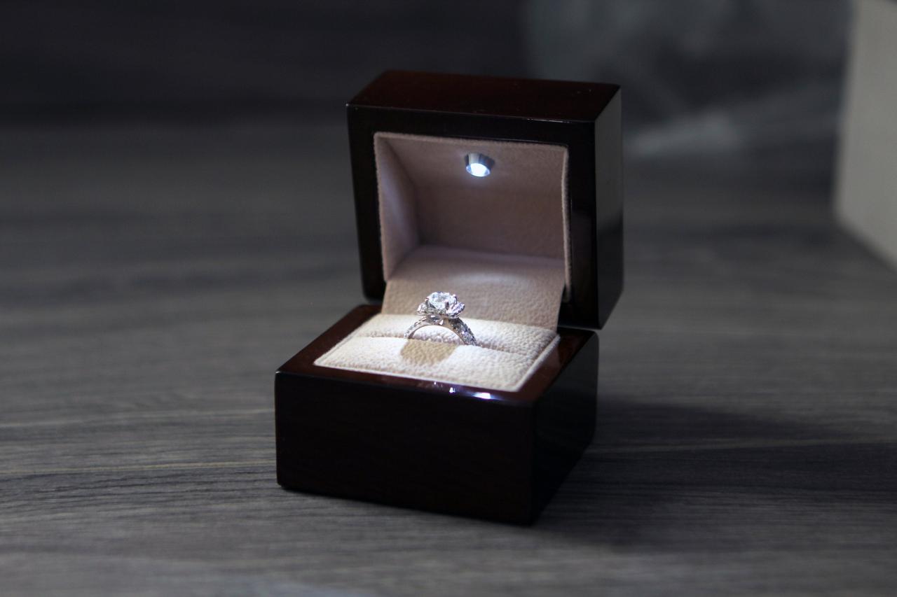 Wood Engagement Ring Box With Led Light Great For Proposals - Etsy Denmark